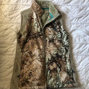 Camo and fleece lined Cabelas vest